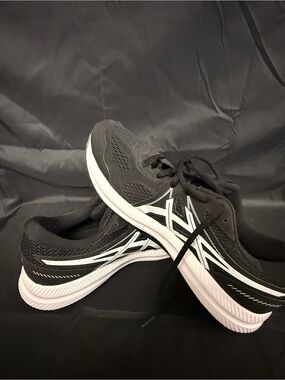 Asics Black and White Men’s Athletic Running Shoes